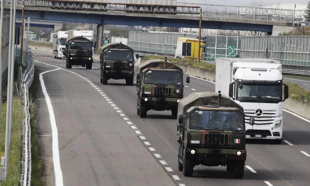 Μπέργκαμο - Ιταλία: Η πομπή των στρατιωτικών φορτηγών με τα φέρετρα